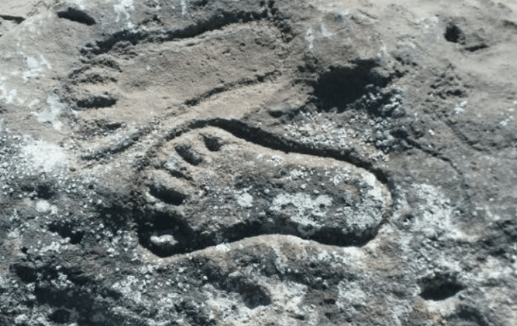 Следи от крак – значение и тълкуване в символиката