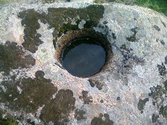 Символика на кръглите овални знаци и слънчевия жертвеник при търсене на съкровища